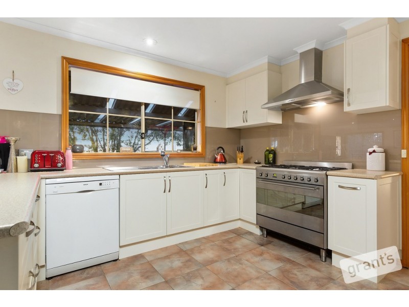 25 Balmain Drive, Berwick VIC 3806