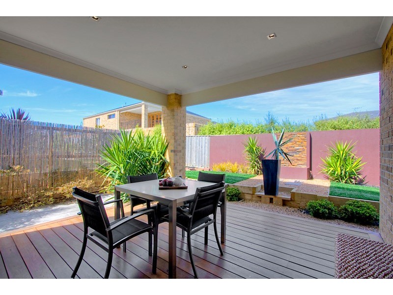 96 Bridgewater Boulevard, Berwick VIC 3806