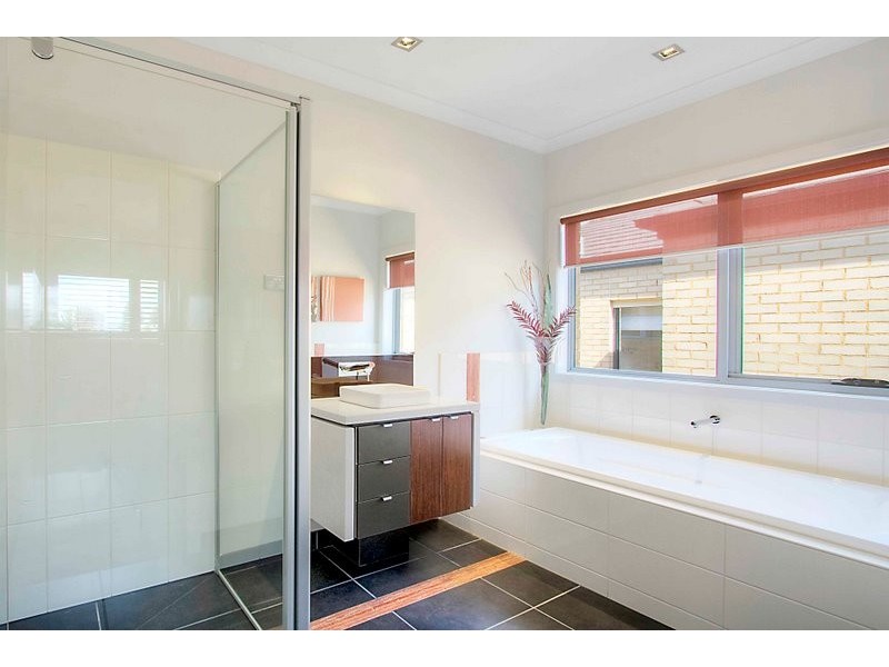 96 Bridgewater Boulevard, Berwick VIC 3806