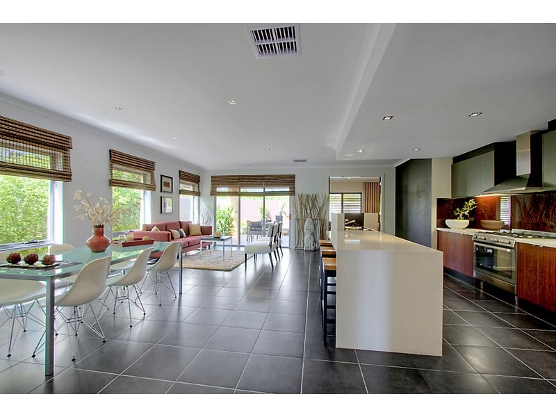 96 Bridgewater Boulevard, Berwick VIC 3806