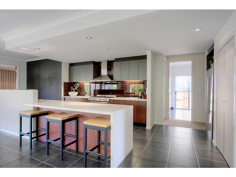 96 Bridgewater Boulevard, Berwick VIC 3806