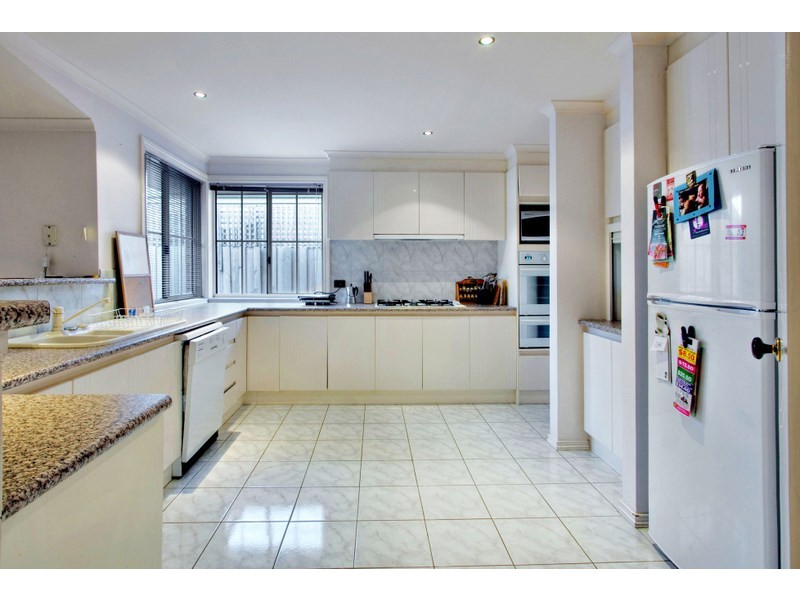 2/19 Glenn Erin Way, Berwick VIC 3806