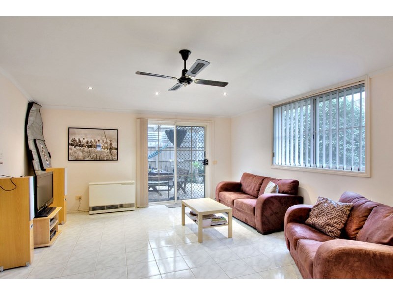 2/19 Glenn Erin Way, Berwick VIC 3806