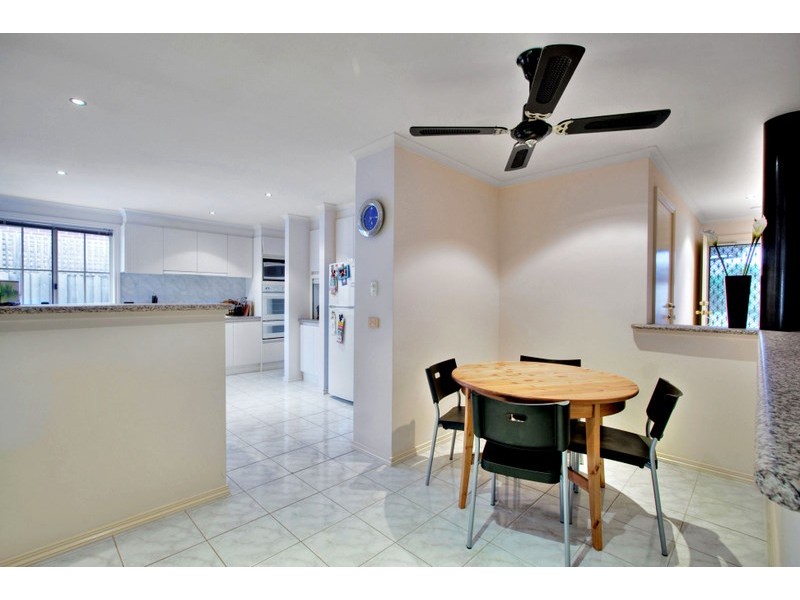2/19 Glenn Erin Way, Berwick VIC 3806