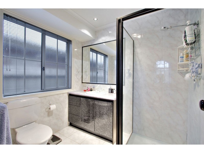 2/19 Glenn Erin Way, Berwick VIC 3806
