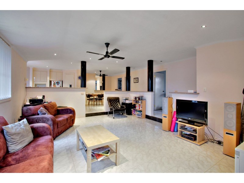 2/19 Glenn Erin Way, Berwick VIC 3806