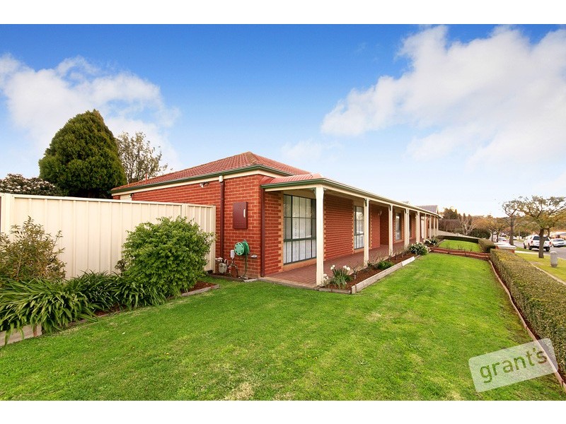 1 Jarryd Crescent, Berwick VIC 3806