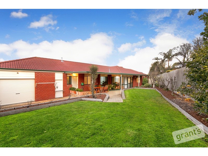 1 Jarryd Crescent, Berwick VIC 3806