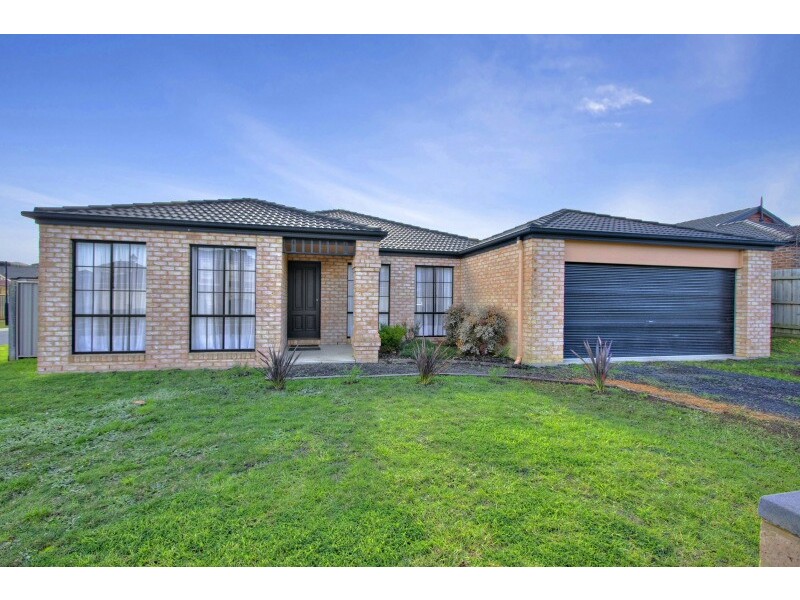 61 Fieldstone Boulevard, Beaconsfield VIC 3807