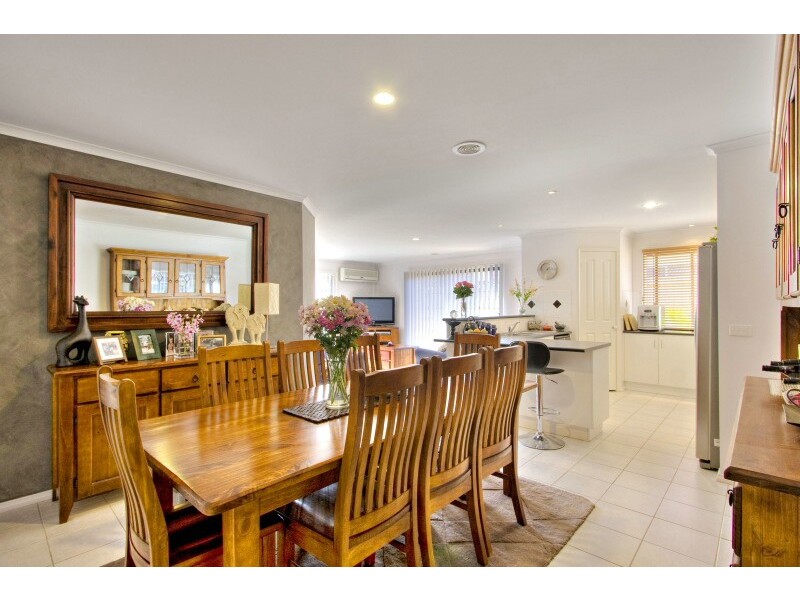 61 Fieldstone Boulevard, Beaconsfield VIC 3807