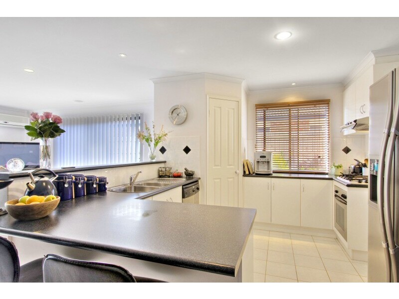 61 Fieldstone Boulevard, Beaconsfield VIC 3807