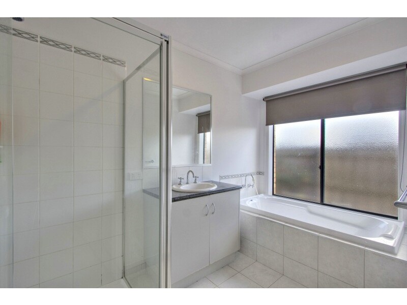 61 Fieldstone Boulevard, Beaconsfield VIC 3807