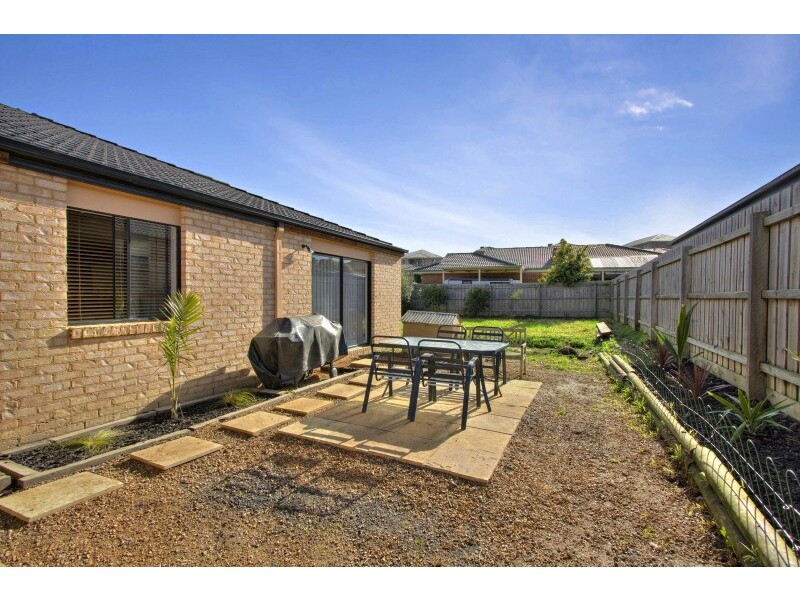 61 Fieldstone Boulevard, Beaconsfield VIC 3807