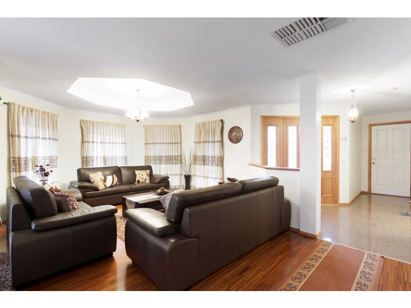 34 Oakleaf Place, Narre Warren South VIC 3805