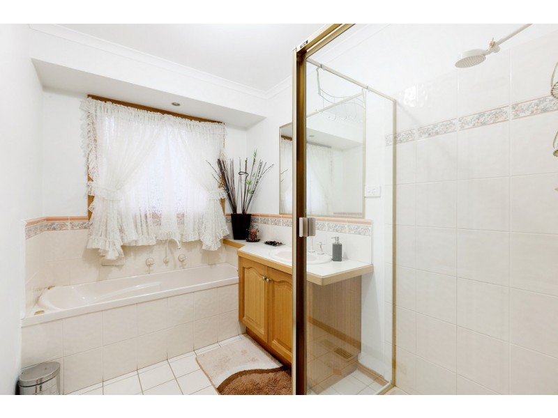 34 Oakleaf Place, Narre Warren South VIC 3805