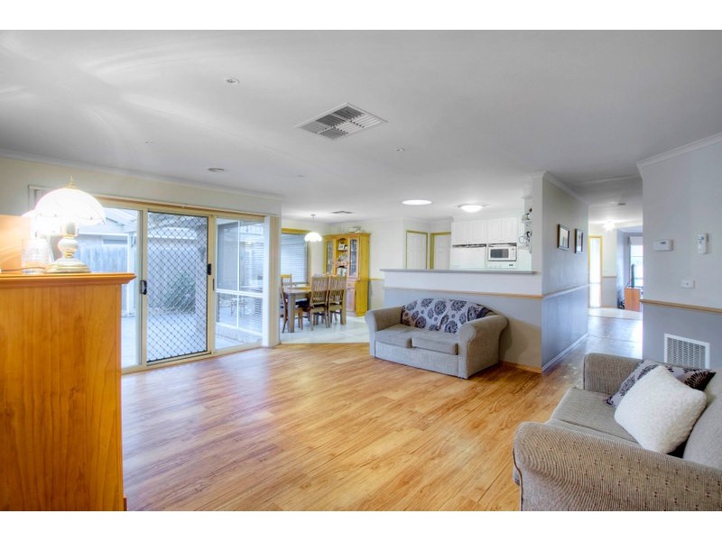 1 Meadow Place, Narre Warren South VIC 3805