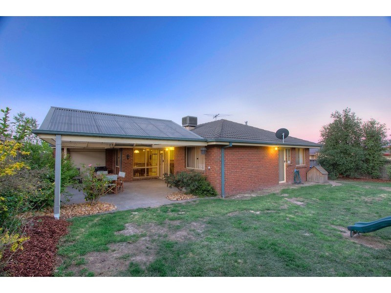 1 Meadow Place, Narre Warren South VIC 3805
