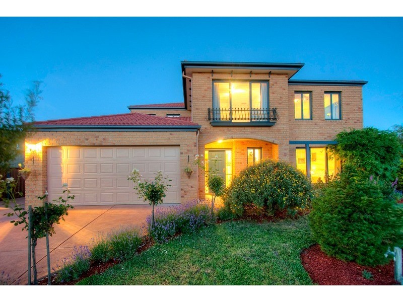 2 St Ives Drive, Narre Warren South VIC 3805