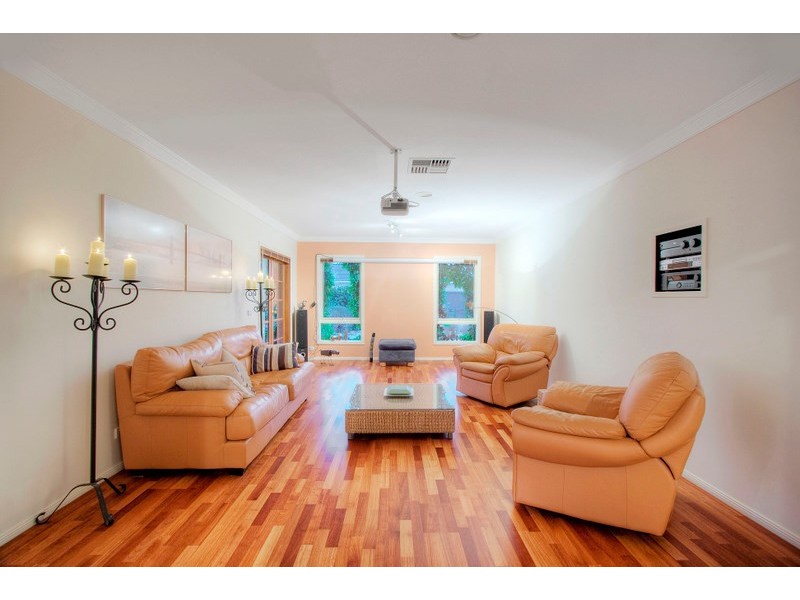 2 St Ives Drive, Narre Warren South VIC 3805