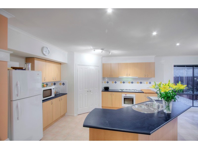 2 St Ives Drive, Narre Warren South VIC 3805