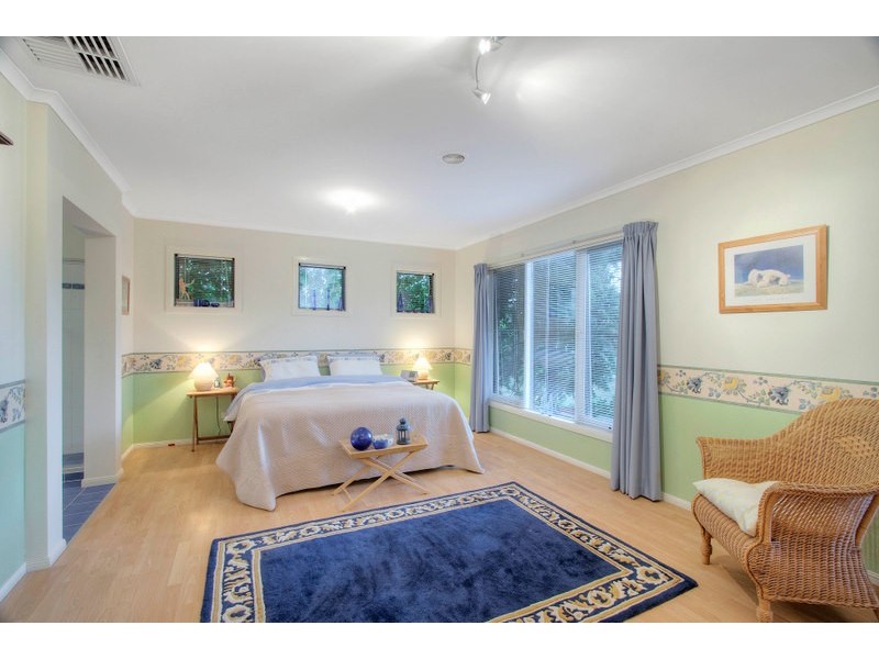 2 St Ives Drive, Narre Warren South VIC 3805