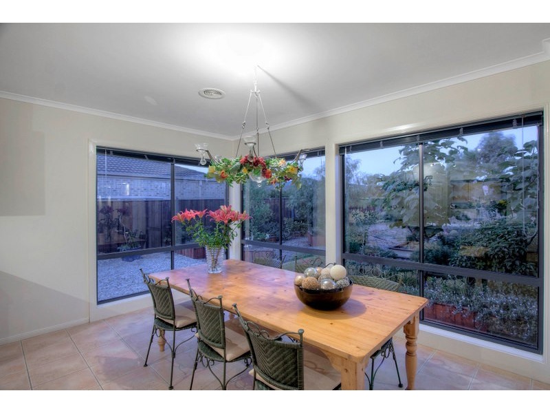 2 St Ives Drive, Narre Warren South VIC 3805