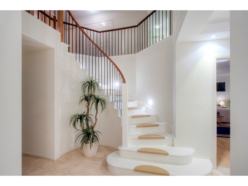 2 St Ives Drive, Narre Warren South VIC 3805