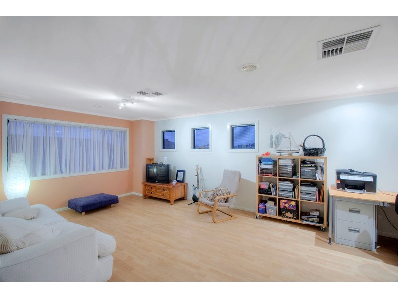 2 St Ives Drive, Narre Warren South VIC 3805