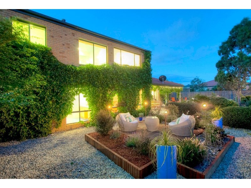 2 St Ives Drive, Narre Warren South VIC 3805