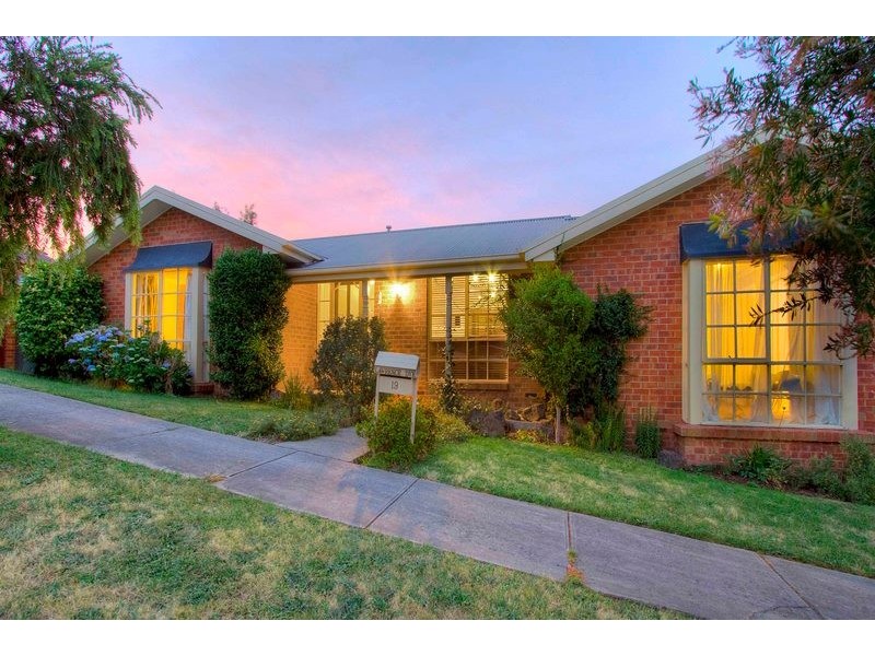 19 Lawrence Drive, Berwick VIC 3806