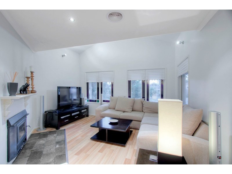 2 Adelaide Close, Berwick VIC 3806