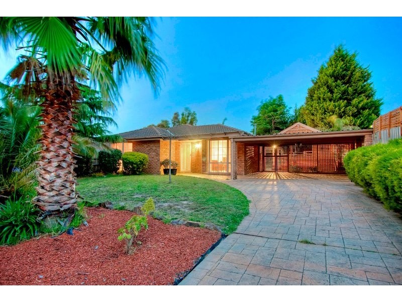 16 Garnet Close, Narre Warren VIC 3805