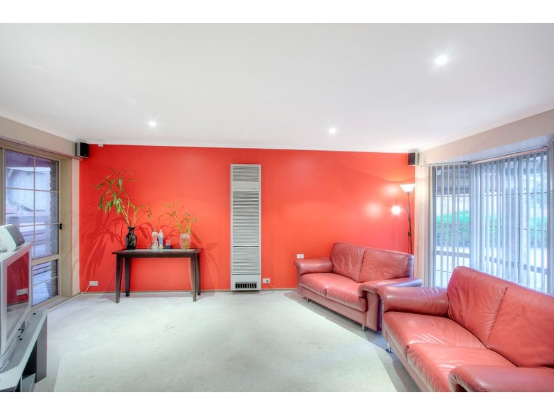 16 Garnet Close, Narre Warren VIC 3805