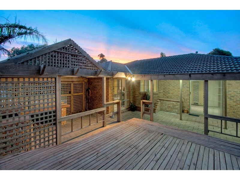 16 Garnet Close, Narre Warren VIC 3805