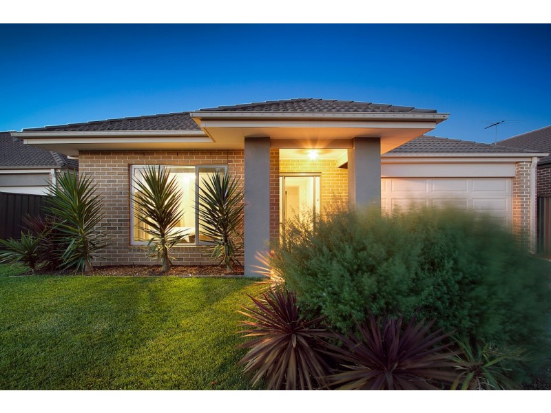 14 Camdolle Close, Pakenham VIC 3810