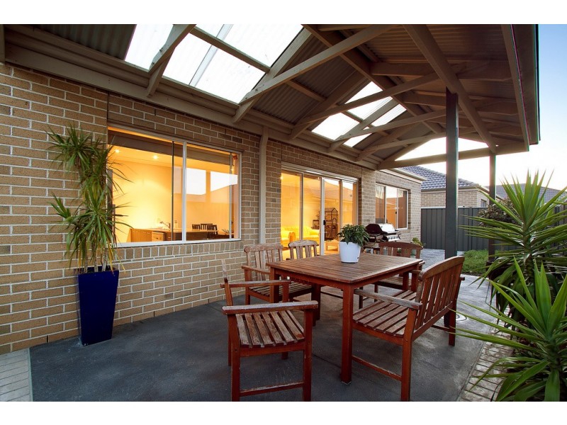 14 Camdolle Close, Pakenham VIC 3810