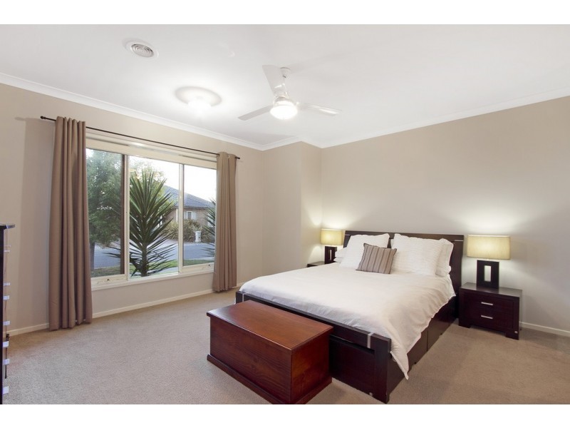 14 Camdolle Close, Pakenham VIC 3810