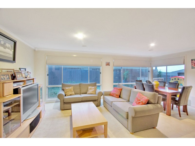 8 Chesil Court, Narre Warren South VIC 3805