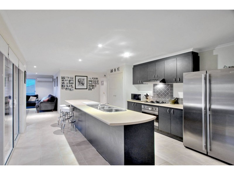 8 Chesil Court, Narre Warren South VIC 3805