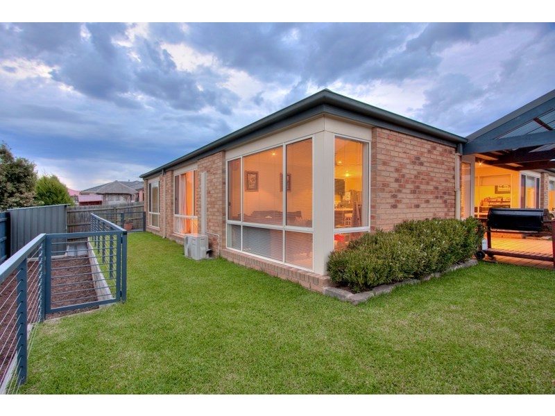 8 Chesil Court, Narre Warren South VIC 3805