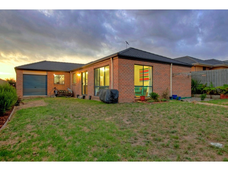 10 Ivory Drive, Pakenham VIC 3810