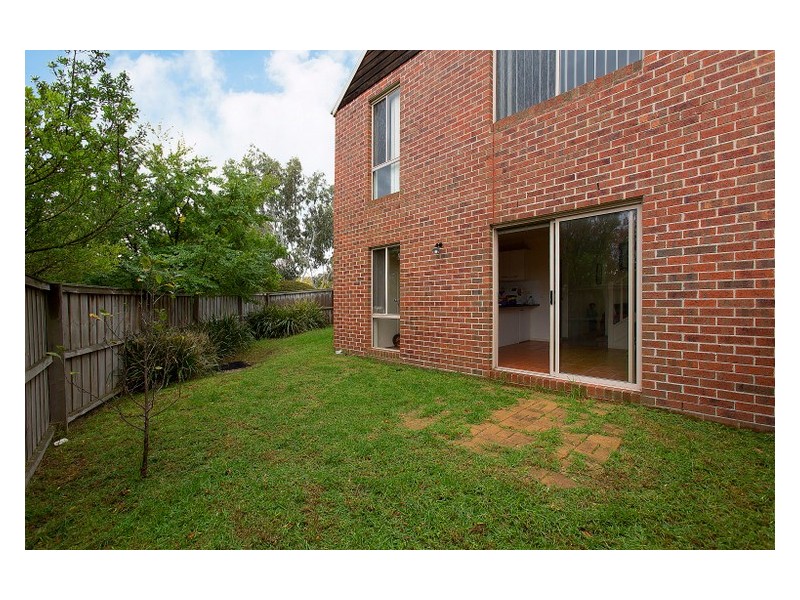 1/2-6 Jerilderie Drive, Berwick VIC 3806