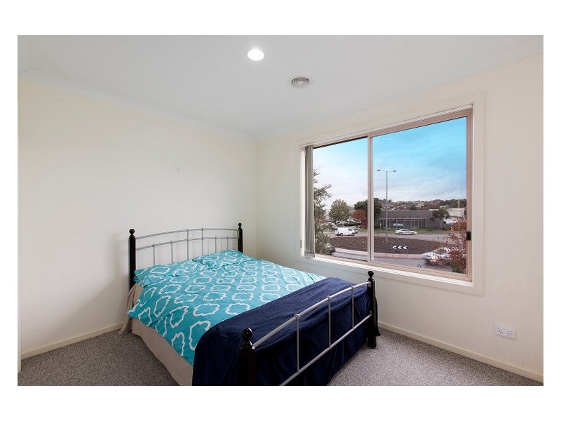 1/2-6 Jerilderie Drive, Berwick VIC 3806