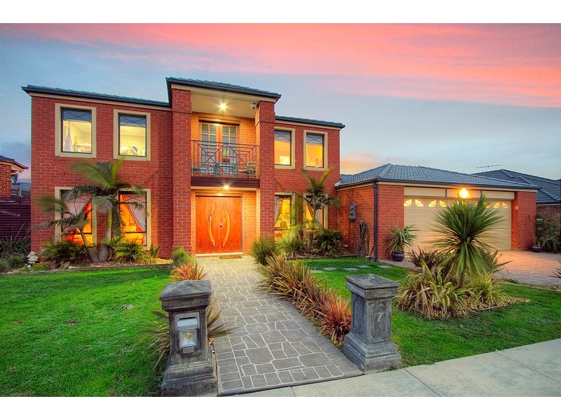 7 Findon Way, Berwick VIC 3806