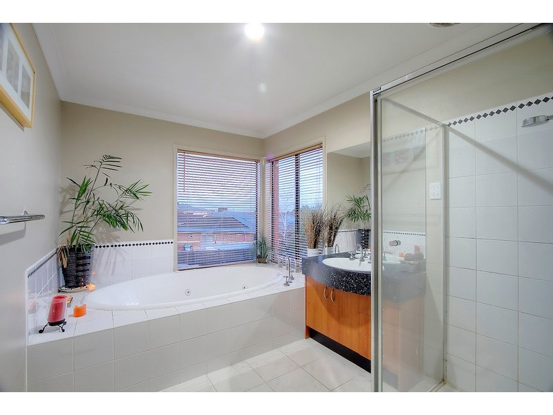 7 Findon Way, Berwick VIC 3806