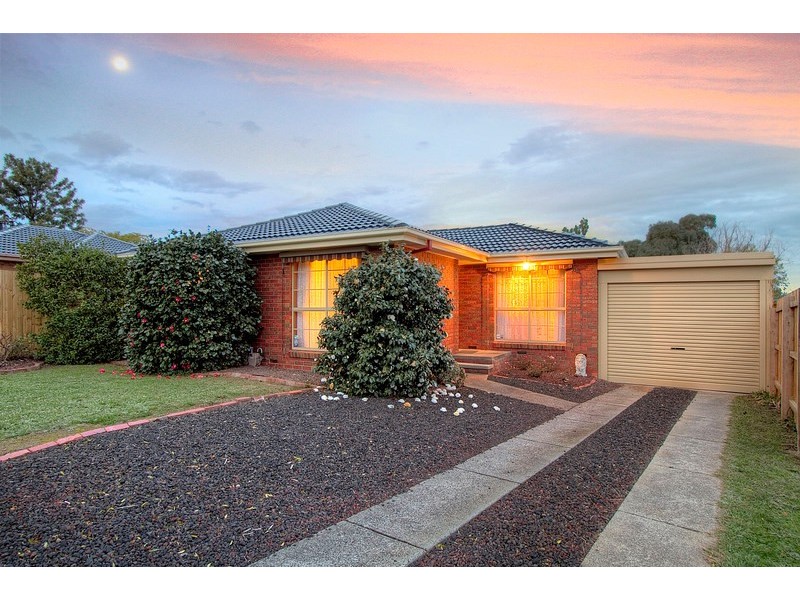 10 Barondi Avenue, Narre Warren VIC 3805