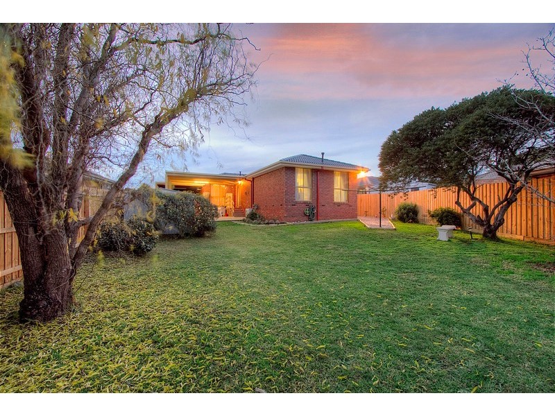 10 Barondi Avenue, Narre Warren VIC 3805