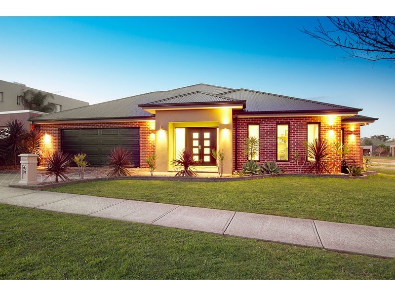 94 Fairholme Boulevard, Berwick VIC 3806