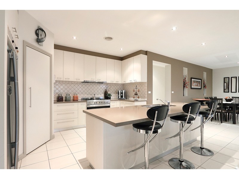 94 Fairholme Boulevard, Berwick VIC 3806