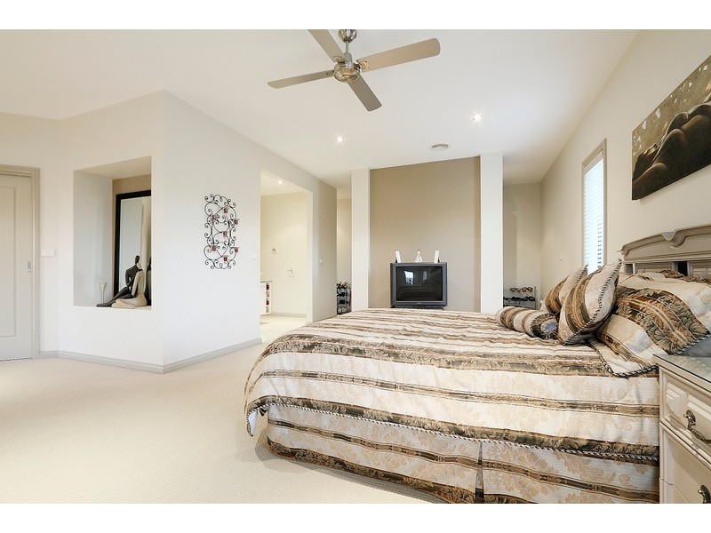 94 Fairholme Boulevard, Berwick VIC 3806